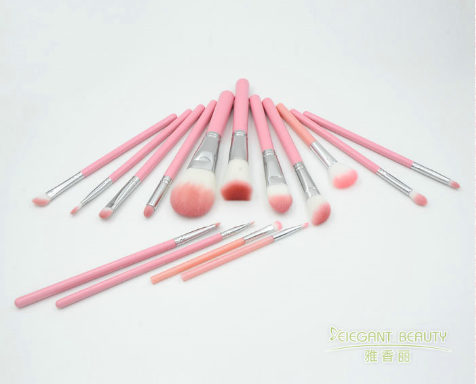 花季传媒官网网站能用美妝蛋清洗液洗嗎？