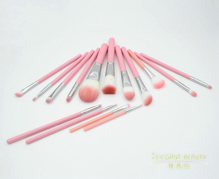 花季传媒官网网站的獨特魅力：為何它比手指更適合上妝？